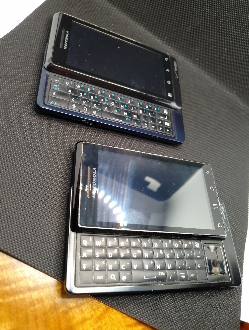 2 Motorola Black Dual Slide-Keyboard Android Phones Only 1 battery Not Tested